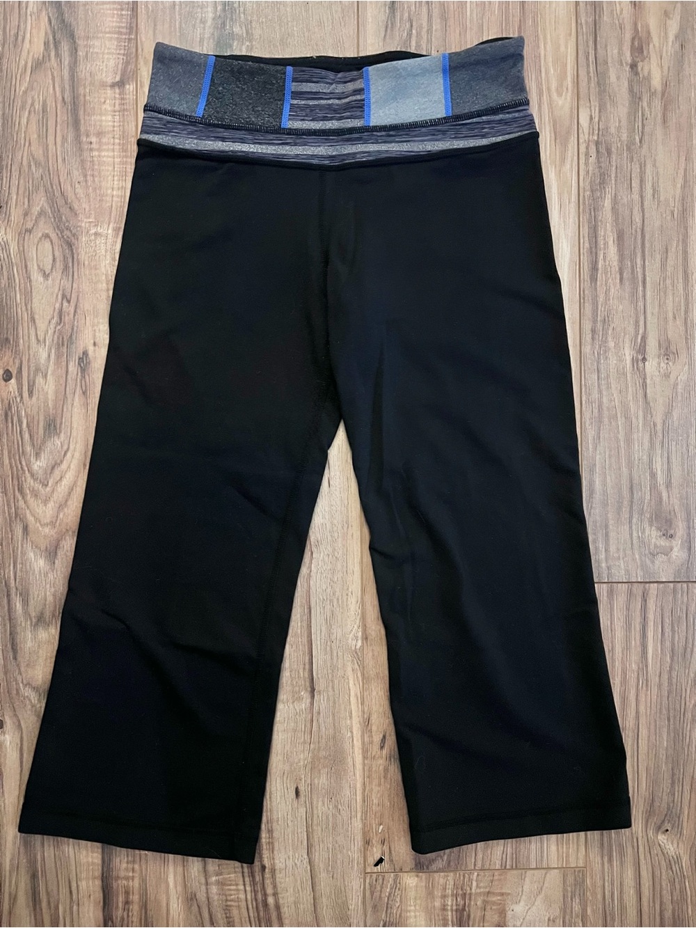 Lululemon Align Black Capris with Gray & Blue Waistband Cropped* 21” | Size 4